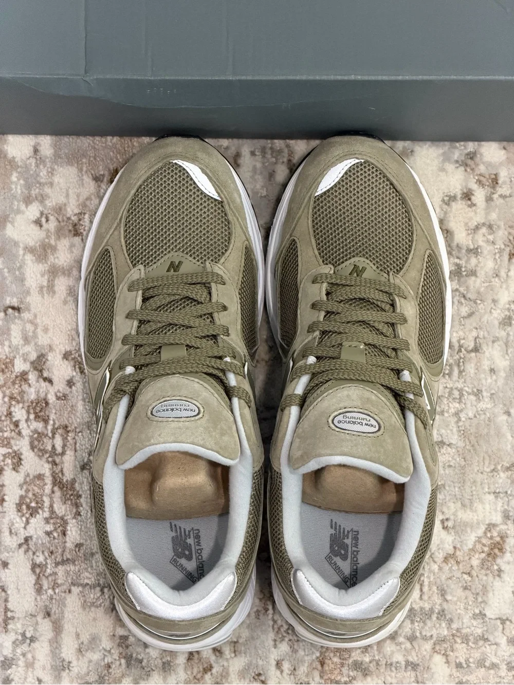 New Balance 2002R 'Olive/White' (M2002RJG) US Size 11 Mens